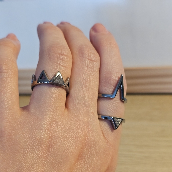 SOLD - Silver Geometric Ring - Picture 5 of 5